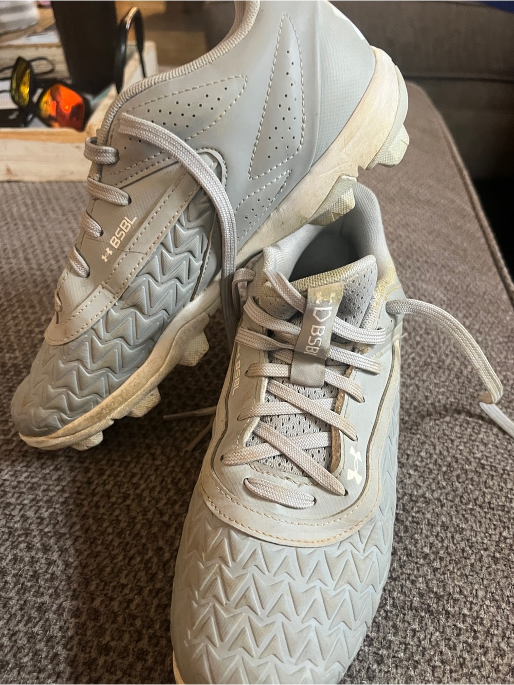 Under Armour Kids' Light Gray Athletic Cleats